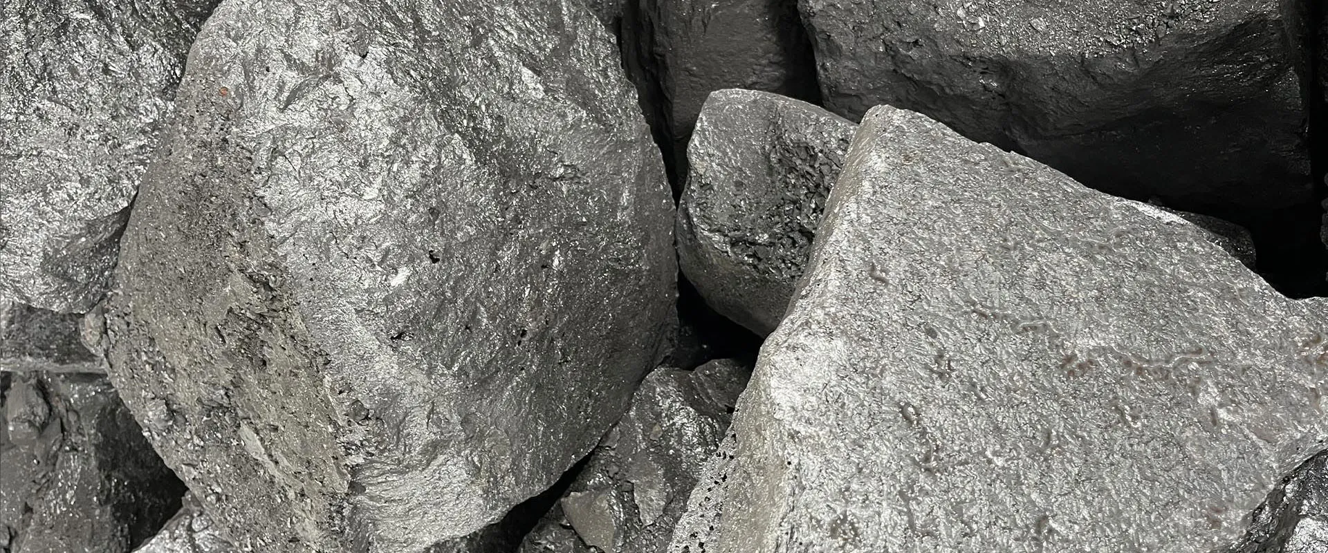 Metal silicon